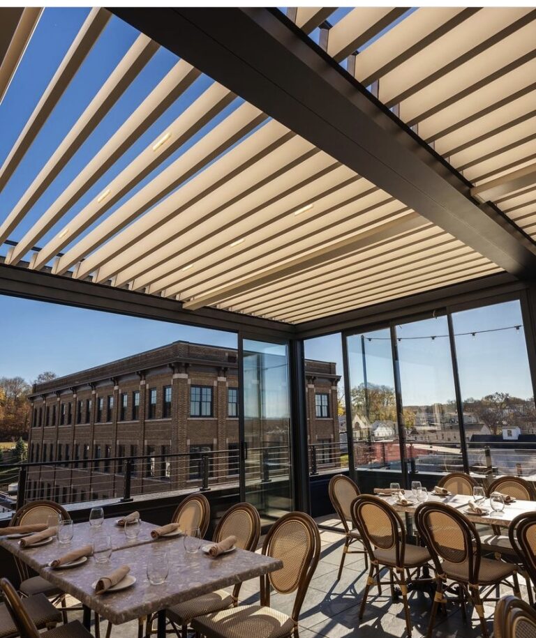 pros of dining outdoors and rooftop